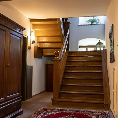 Burgzimmer 1 Historisches Herrenhaus Im Gruenen ווישלוך